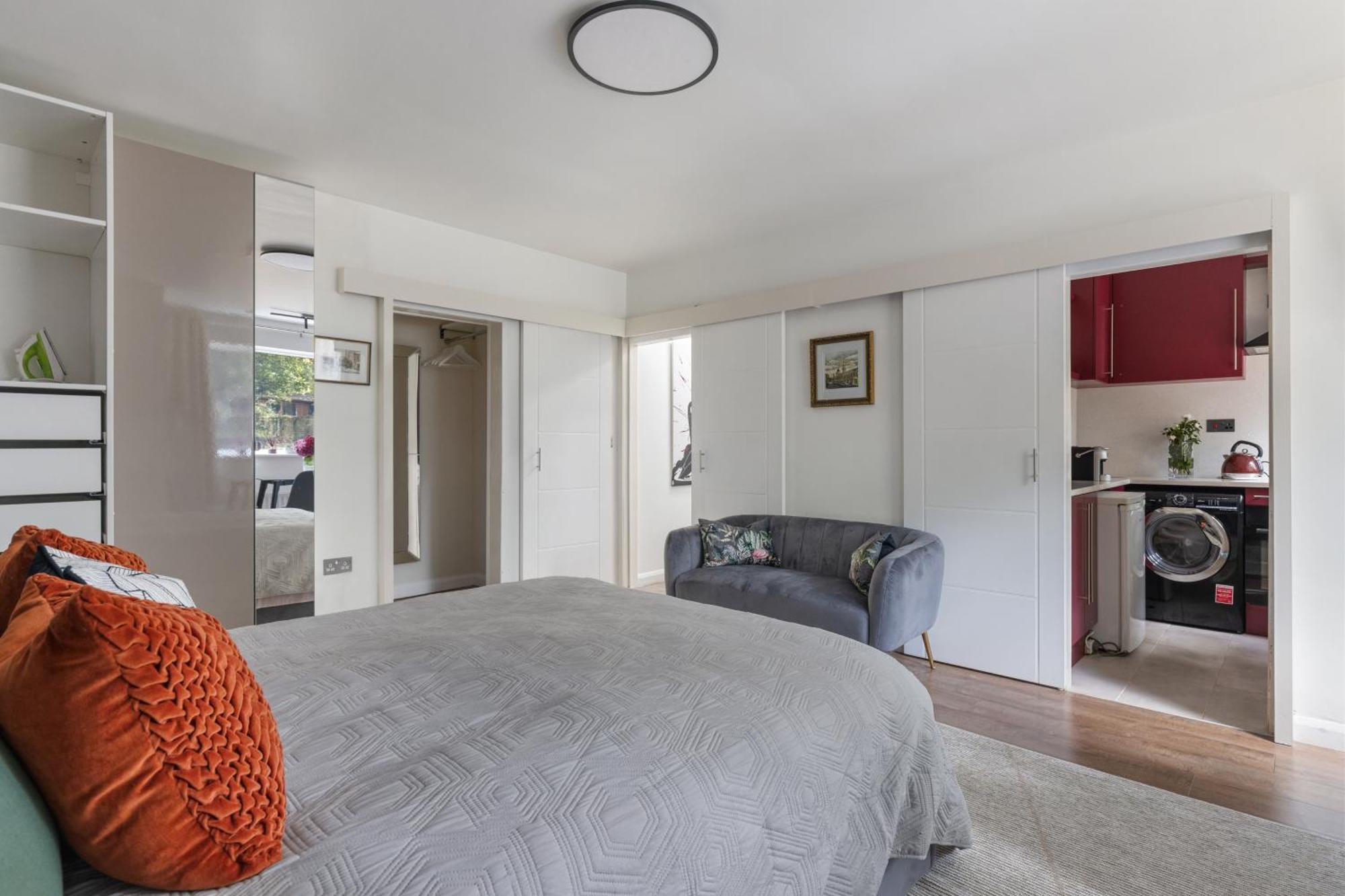 King With Garden And Parking Apartment *