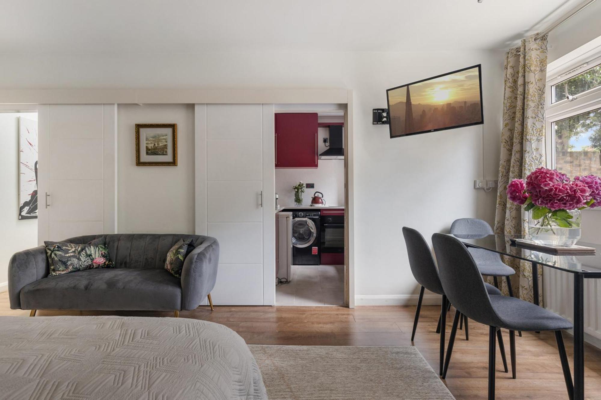 Apartment King With Garden And Parking *